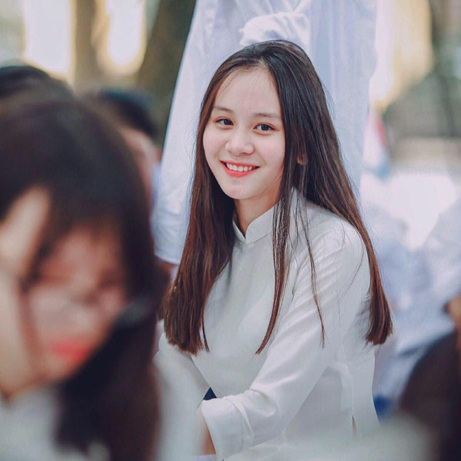 Nữ sinh Hà Nội hot nhất mùa bế giảng 2018 vì quá xinh đẹp - 2