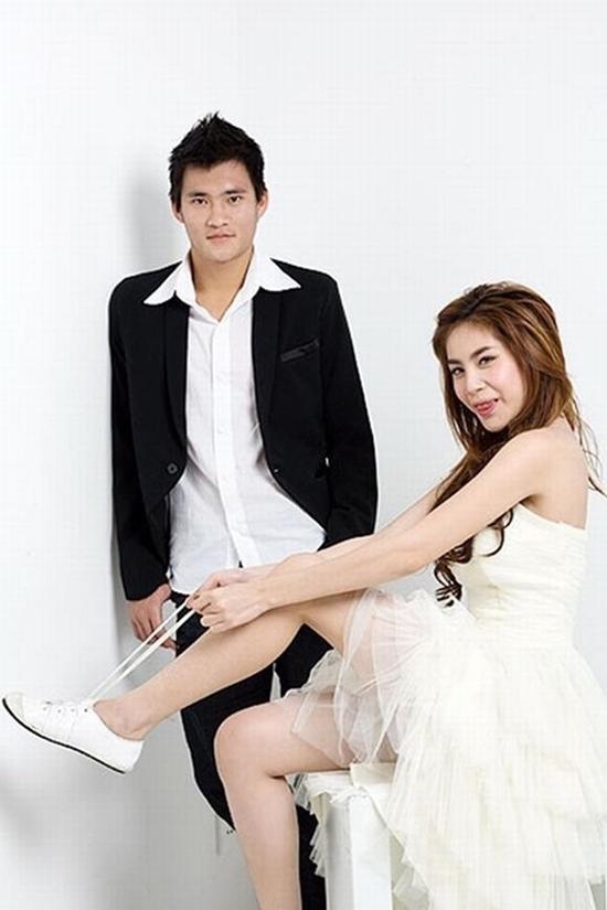 cong vinh theo duoi thuy tien vi 