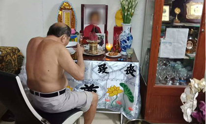 Có một tình yêu đậm sâu đằng sau cụ ông 86 tuổi ngày nào cũng ngồi ăn cơm bên di ảnh người vợ đã khuất