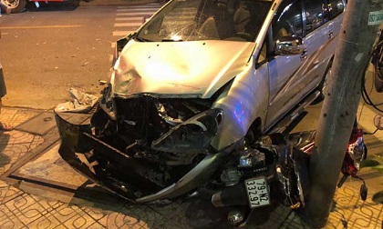 Va chạm với xe cứu hỏa, ô tô 7 chỗ gây TNGT liên hoàn