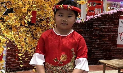 Bé gái 8 tuổi bị bạn lạ dẫn đi rồi mất tích khi chơi ở Đầm Sen