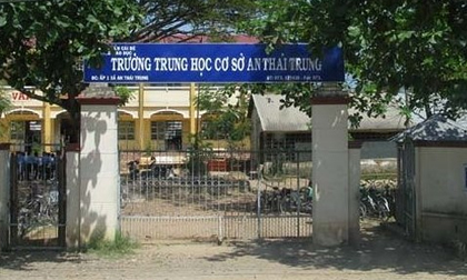 Học sinh đánh nhau gây án mạng ngay cổng trường trong ngày bế giảng