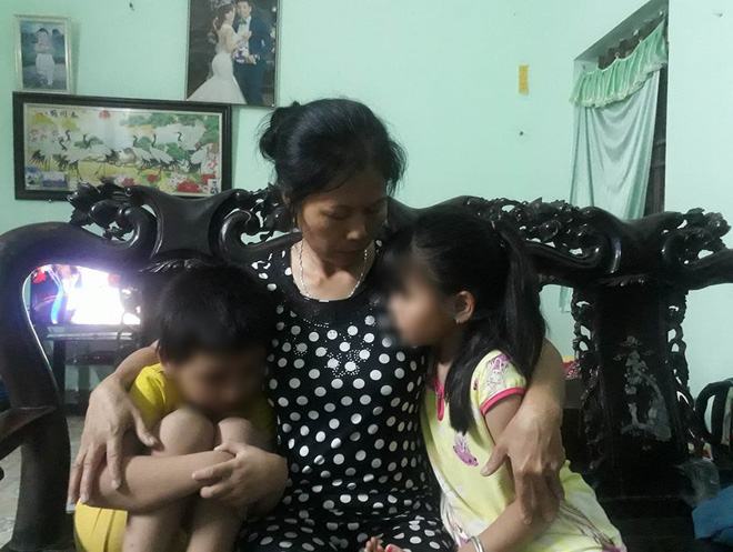 Vụ chồng giết vợ trước mặt con gái ở Hà Nội: Nỗi ám ảnh của bé gái 8 tuổi khi không thể ngăn bố trút mưa dao lên người mẹ Vụ chồng giết vợ trước mặt con gái ở Hà Nội: Nỗi ám ảnh của bé gái 8 tuổi khi không thể ngăn bố trút mưa dao lên người mẹ