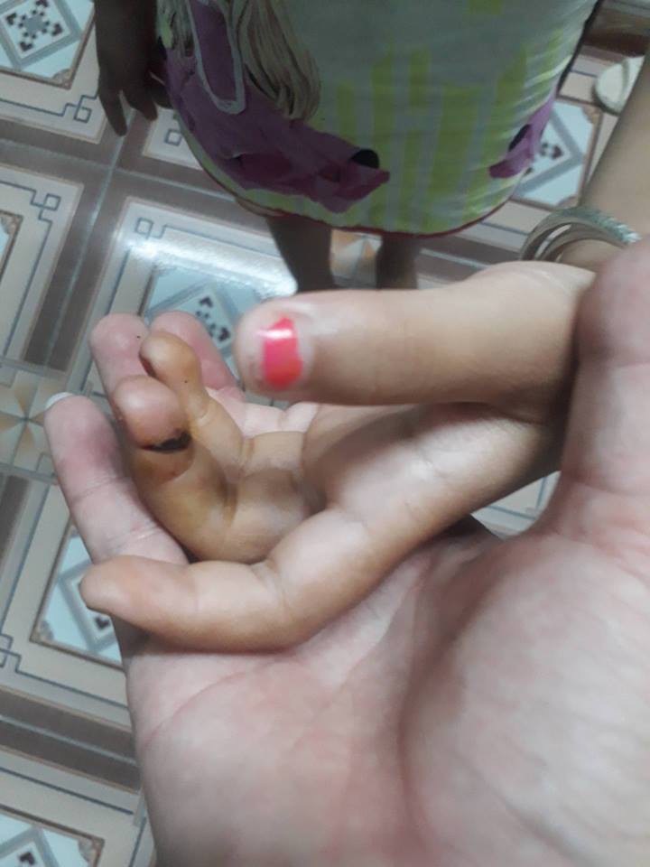 Vụ chồng giết vợ trước mặt con gái ở Hà Nội: Nỗi ám ảnh của bé gái 8 tuổi khi không thể ngăn bố trút mưa dao lên người mẹ Vụ chồng giết vợ trước mặt con gái ở Hà Nội: Nỗi ám ảnh của bé gái 8 tuổi khi không thể ngăn bố trút mưa dao lên người mẹ