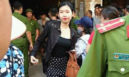 Vợ mới đánh vợ cũ của chồng dã man: Người vợ mới quay lại hiện trường tường thuật vụ việc