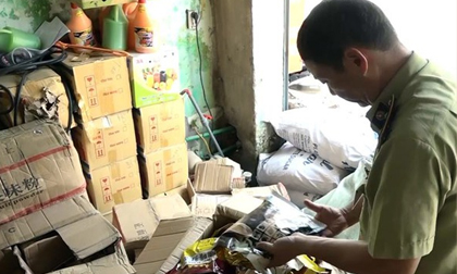 Phát hiện 1 tấn nguyên liệu pha chế trà sữa không rõ nguồn gốc tại Hà Nội