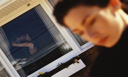 Khi vợ ngoại tình, đàn ông đánh vợ - Khi chồng ngoại tình, vợ đánh nhân tình