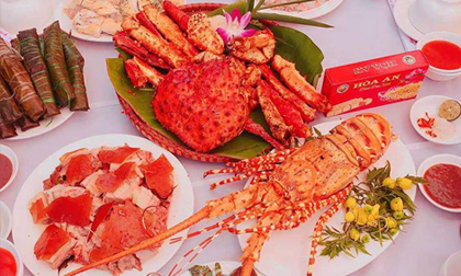 Choáng: Cỗ cưới đại gia toàn tôm hùm, cua hoàng đế, dân tình than thở “cả đời chưa được ăn”
