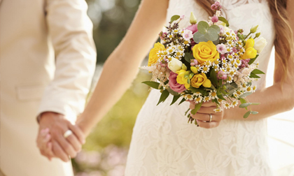 Sau lời nói của mẹ chồng, cô dâu tháo vàng trả ngay trong đám cưới
