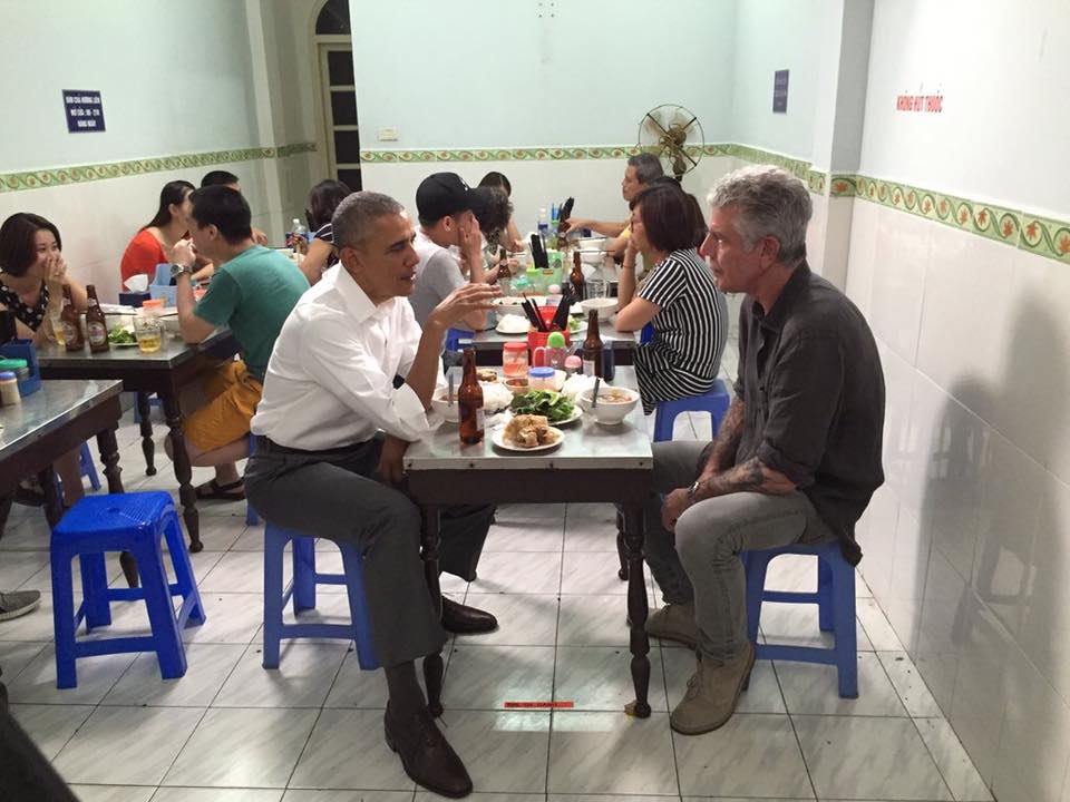 Sốc: Đầu bếp ăn bún chả cùng Obama vừa tự tử - 1