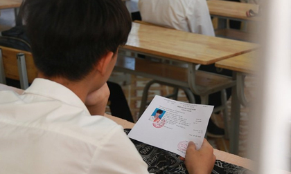 Thầy giáo làm lọt đề là người thay giám thị ốm