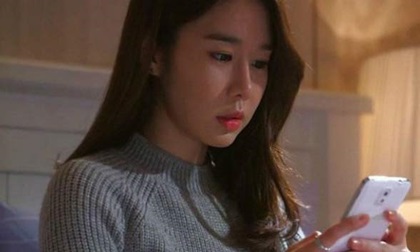 Trước hôn lễ vài ngày, tôi rụng rời khi đọc trộm được tin nhắn giữa mẹ chồng với chồng sắp cưới