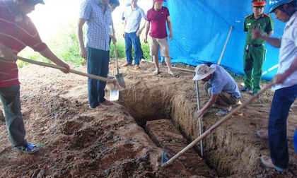 Vụ khai quật tử thi nữ kế toán: Luật sư nói chiếc bật lửa gần thi thể chưa được làm rõ