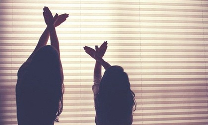 Thư mẹ gửi con gái: Hãy làm điều con muốn, nhưng đừng bắt người khác chịu trách nhiệm