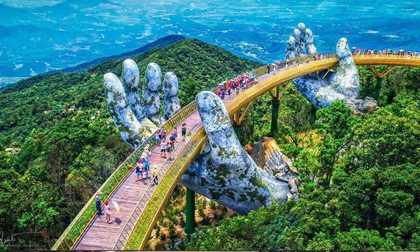 Dân tình 'bấn loạn' trước cây cầu vàng hình bàn tay khổng lồ ở Đà Nẵng, rần rần rủ nhau đến check in