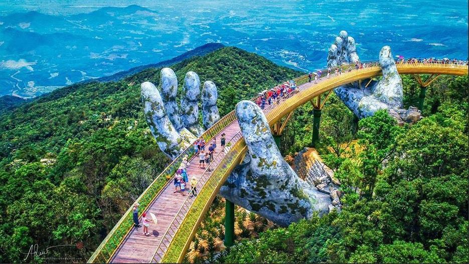 Dân tình bấn loạn trước cây cầu vàng hình bàn tay khổng lồ ở Đà Nẵng, rần rần rủ nhau đến check in - Ảnh 2.