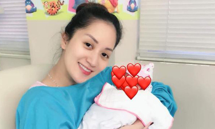 Lộ diện con gái cưng chào đời trước 6 tuần tuổi của cặp đôi Khánh Thi - Phan Hiển