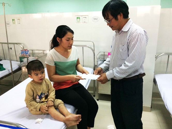 Cụ ông kể lại giây phút xe khách 'lăn lông lốc' xuống vực ở Kon Tum - 3