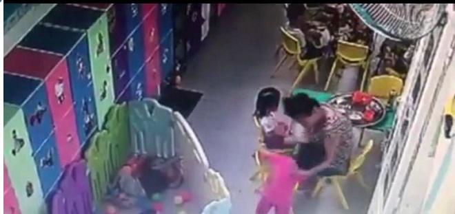 tp.hcm: phan no canh bao mau vua cho tre an vua tat lien tiep khien be nga nhao - 1