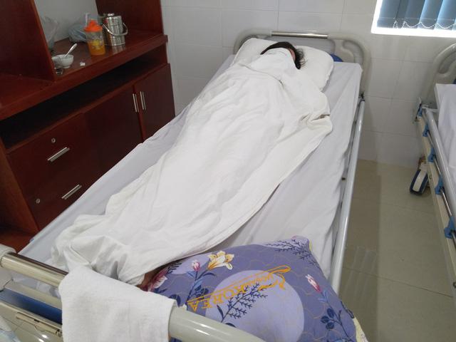 nguoi phu nu bi lot quan ao, do nuoc mam o tp thanh hoa: chong nan nhan noi gi? - 1