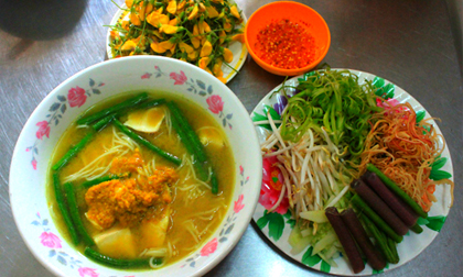 Những món ăn đường phố 'ngon quên sầu' ở chợ hoa lớn nhất Sài Gòn