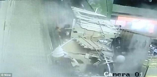 Bị quan tài của mẹ đè trúng, người đàn ông tử vong - Ảnh 3.