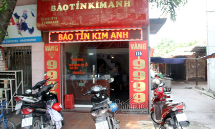 Táo tợn giật phăng túi nhẫn từ tay chủ tiệm vàng ở Hà Nội