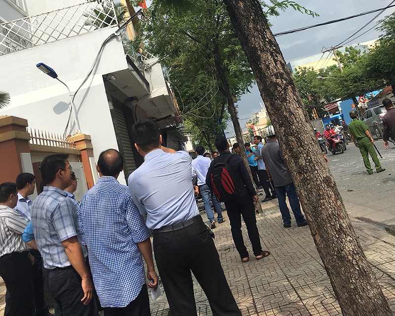TP.HCM: Nổ tại trụ sở Công an phường 12, quận Tân Bình - ảnh 1