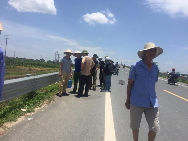 Công an đội nắng dựng lại hiện trường điều tra cái chết nhiều nghi vấn của 2 thiếu nữ