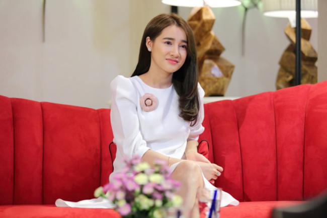 Nhã Phương bảo vệ người thân, sau lần thành thật về góc tối gia đình - 1