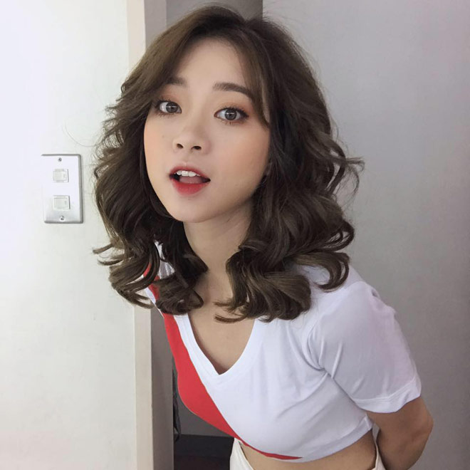 Hot girl mắng khách “vô duyên” gây xôn xao khi bình luận World Cup - 1