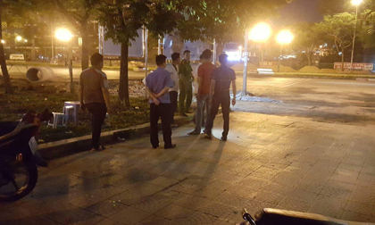 Táo tợn cướp ba lô để ngay cạnh 2 người đang ngồi uống nước gần hồ Văn Quán