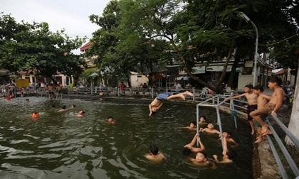 Trượt chân xuống ao đình, hai chị em gái đuối nước thương tâm