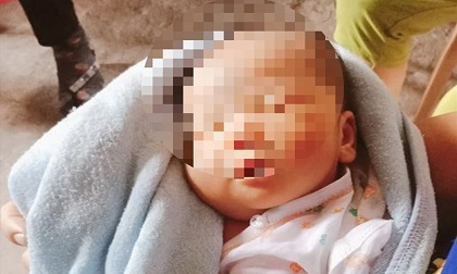 Quảng Bình: Phát hiện cháu bé 10 ngày tuổi bị bỏ rơi trên cầu