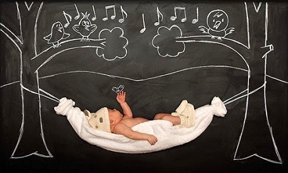 7 hiểm họa tiềm ẩn khi các mẹ cho con nằm võng