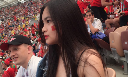 Danh tính thiếu nữ Việt ngồi trên khán đài xem World Cup khiến dân tình ghen tị hết nấc