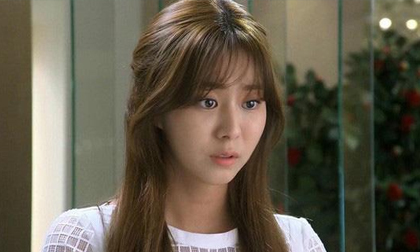 Chiếc phong bì cưới lạ tố cáo bộ mặt thật của chồng ngay đêm tân hôn