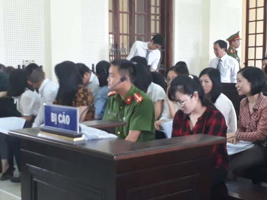 Hot girl ngân hàng Eximbank chiếm đoạt hơn 50 tỉ đồng hầu tòa lần thứ 3 - Ảnh 2.