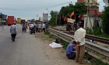 Cố băng qua đường sắt, mẹ tử vong, con nguy kịch