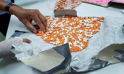 Bưu phẩm từ nước ngoài gửi về TP.HCM với địa chỉ “ma” chứa bí mật “khủng”
