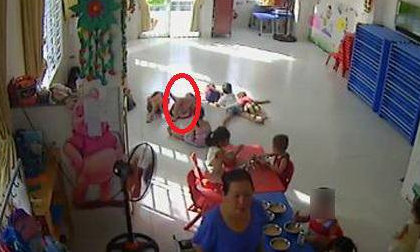 Mẹ bé gái 4 tuổi tử vong sau khi vào toilet trường mầm non: “Tôi mong con không chết oan”