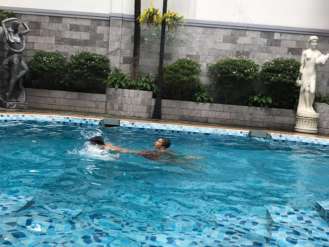 Hình ảnh hiếm hoi về biệt thự triệu đô của Lệ Quyên và chồng Hình ảnh hiếm hoi về biệt thự triệu đô của Lệ Quyên và chồng