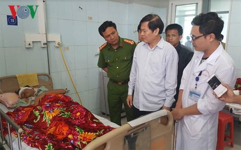 Sạt lở kinh hoàng kéo 2 công nhân cùng máy xúc xuống vực sâu trăm mét - Ảnh 1. Sạt lở kinh hoàng kéo 2 công nhân cùng máy xúc xuống vực sâu trăm mét - Ảnh 1.
