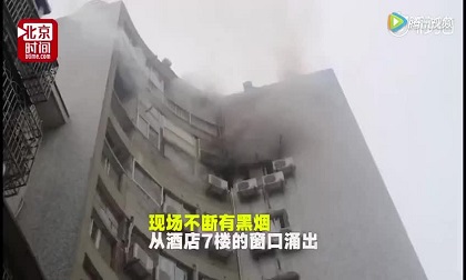 Thắp nến cầu hôn bạn gái, thanh niên đốt cả phòng khách sạn