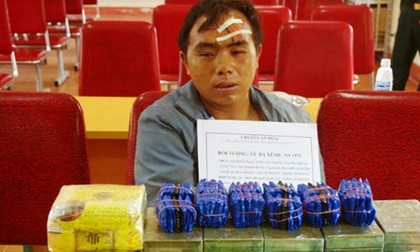 2 chiến sĩ trúng đạn khi bắt thầy giáo mang hơn 20 bánh heroin