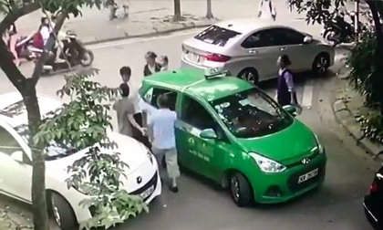 Khởi tố vụ thanh niên đi Mercedes cầm gạch đánh tài xế taxi chảy máu