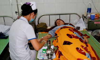Vụ phụ huynh xông vào trường đánh cô giáo nhập viện: Người trong cuộc nói gì?