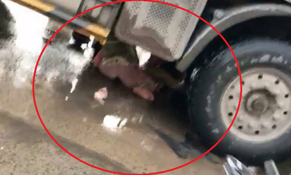 2 cô gái may mắn thoát chết thần kì sau khi bị cuốn vào gầm xe tải