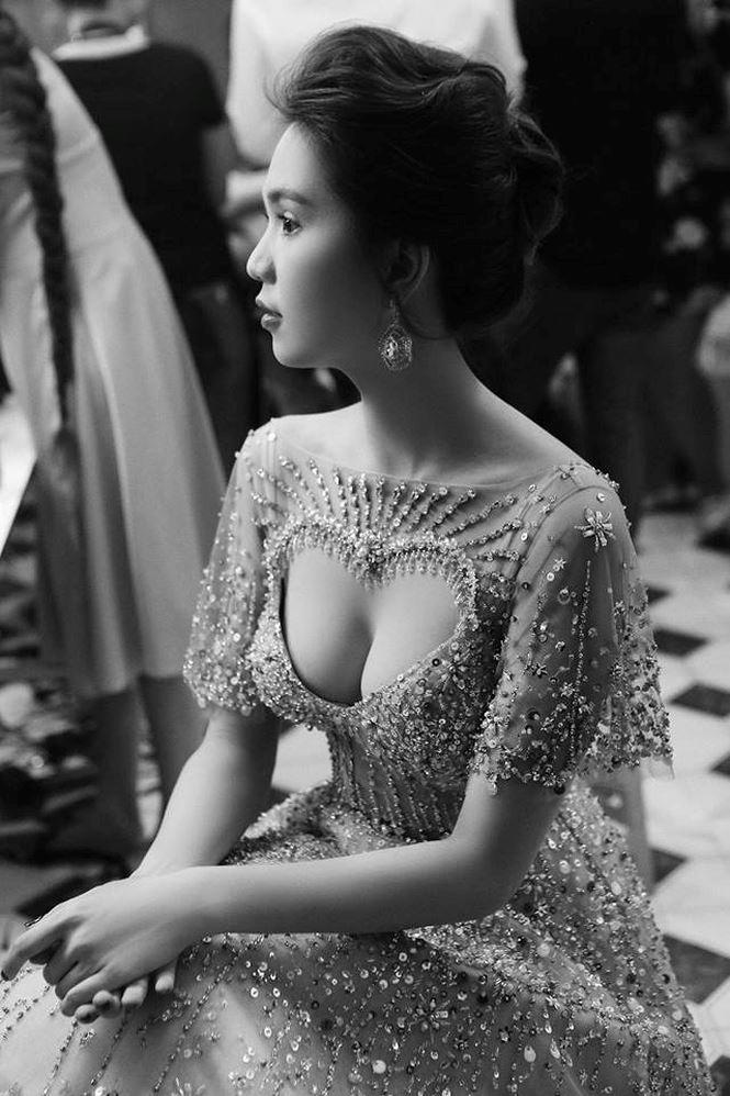 ngoc trinh khang dinh dang cap ngoc nu hang dau showbiz sau khi bi che mat tron, bap tay to - 8