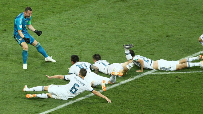 World Cup, Tây Ban Nha - Nga: Sai lầm khó ngờ, người hùng loạt 